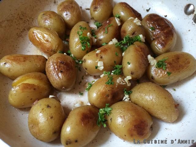 Petites pommes de terre  grenaille à l'ail et au persil
