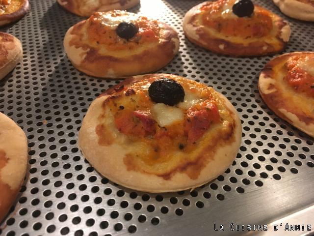 Recette Mini Pizzas Maison La Cuisine Familiale Un Plat Une Recette